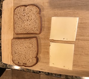 雑穀食パンとスライスチーズの画像