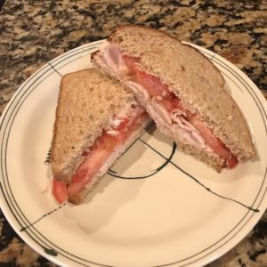 アメリカ家庭のターキーサンドイッチの画像