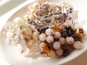 複数のかんざしを写している画像