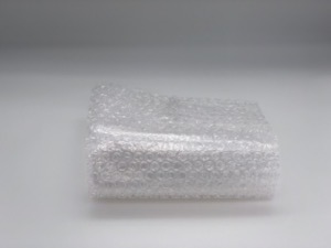 透明でプチプチのパッキンが複数重なっている画像