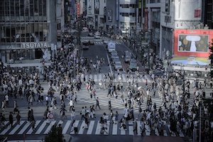 渋谷のスクランブル交差点を写した画像
