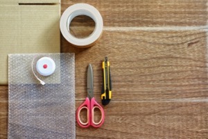 梱包する必要用具を写した画像