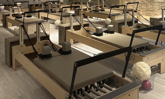 マシンピラティスのリフォーマーの画像